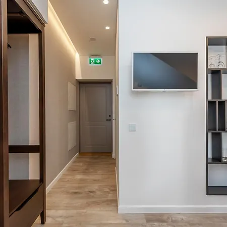 Artsy Exclusive Old Town Gallery Walk Apartment *