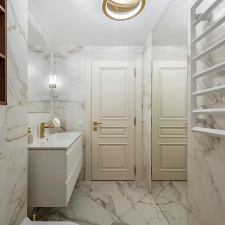 Artsy Exclusive Old Town Gallery Walk Apartment *