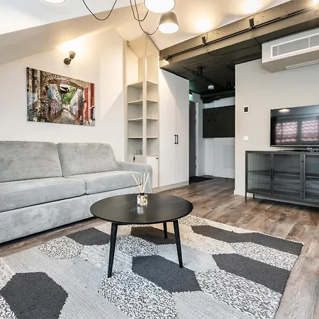 Artsy Exclusive Old Town Gallery Walk Apartment