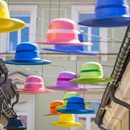 Апартаменты Artsy Exclusive Old Town Gallery Walk Вильнюс