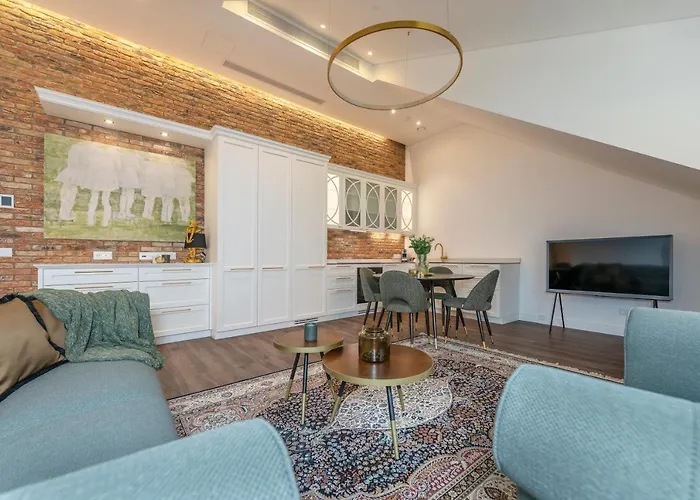 Artsy Exclusive Old Town Gallery Walk