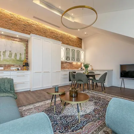 Artsy Exclusive Old Town Gallery Walk